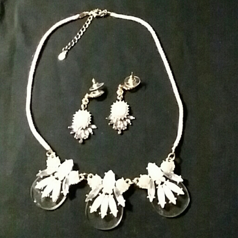 Necklace and earnings